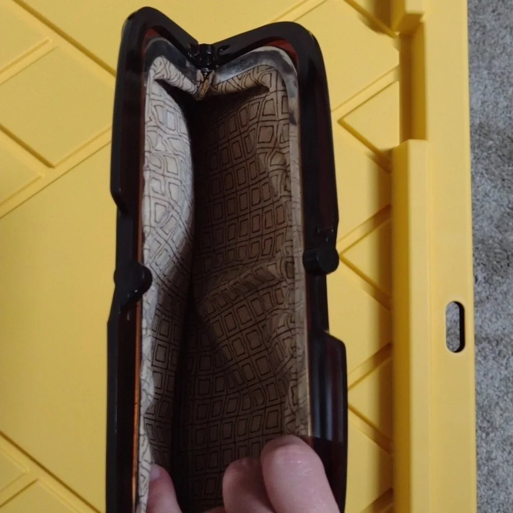 Clutch - Picture 3 of 4